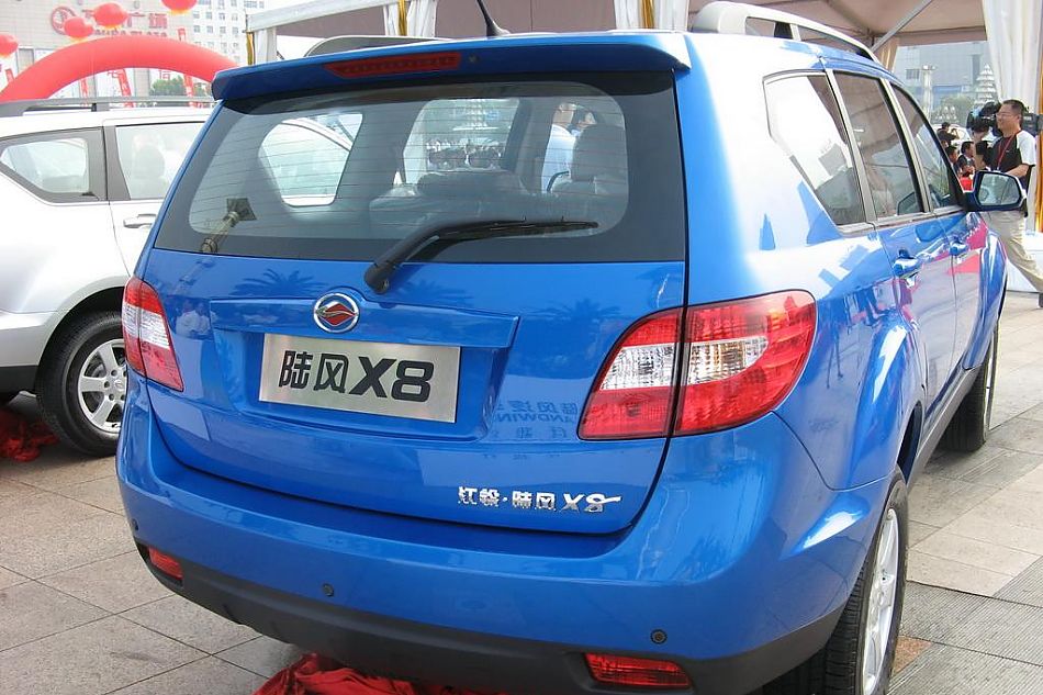 陆风X8外观