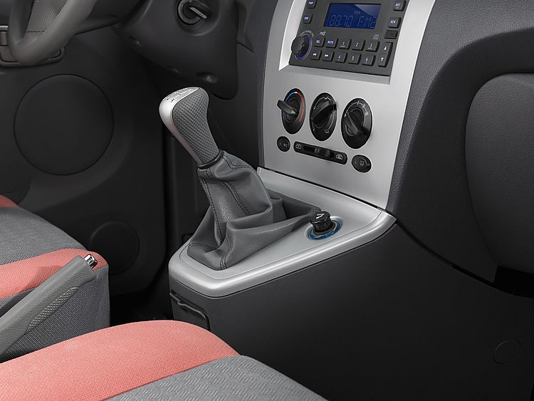 瑞麒2手动变速箱