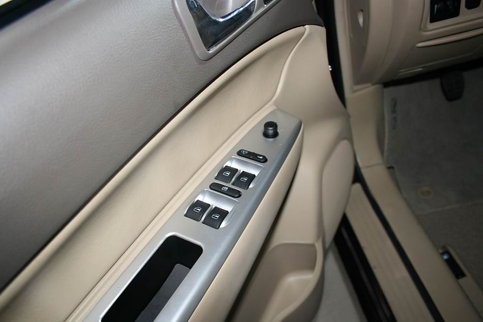 威麟V5上市现场