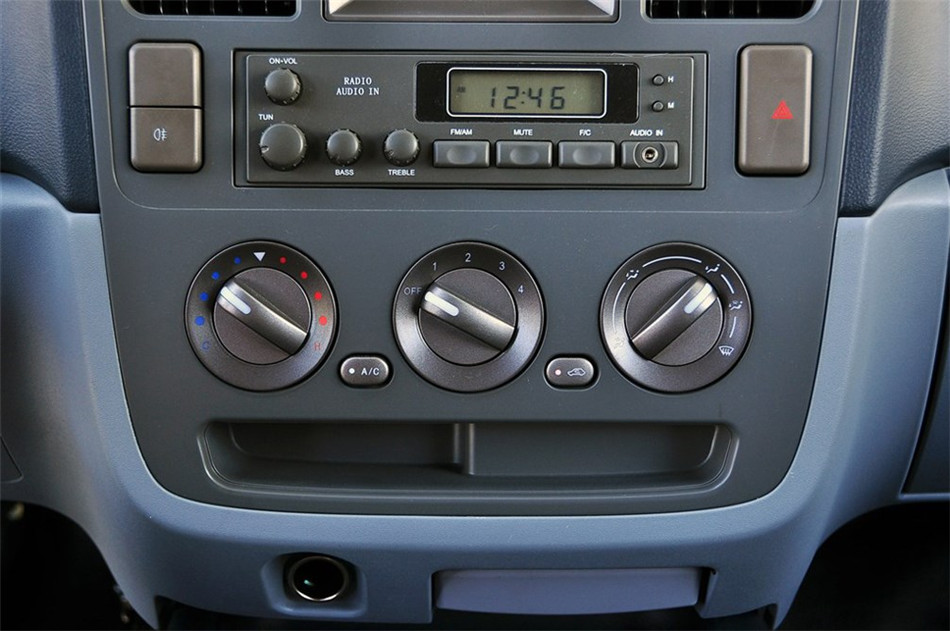 2014款 2.0L MT 新创业先锋实用型 7/9座 内饰