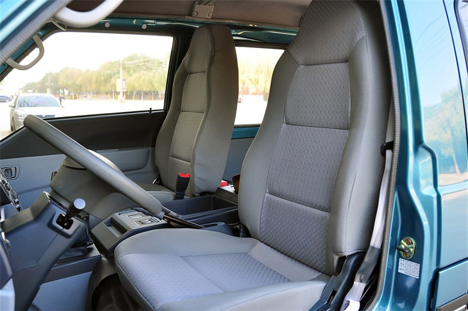 2014款 2.0L MT 新创业先锋实用型 7/9座 座椅空间