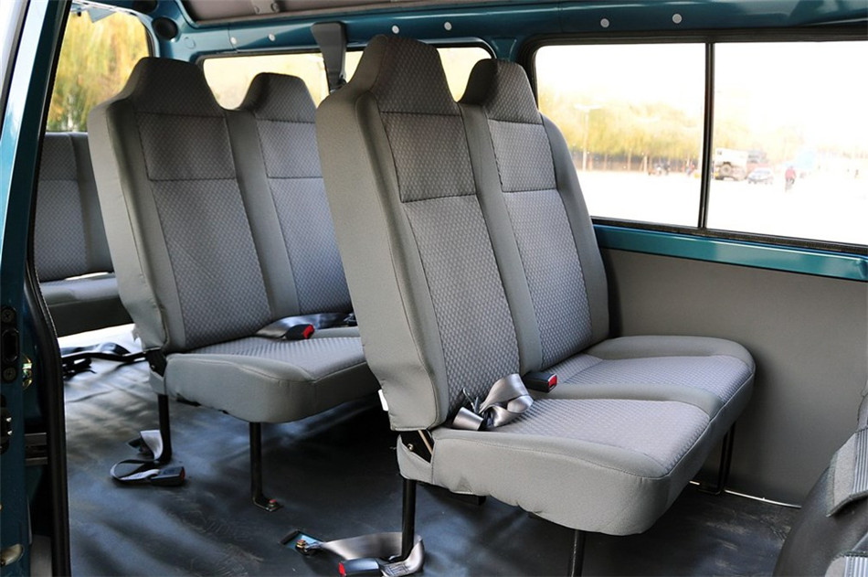 2014款 2.0L MT 新创业先锋实用型 7/9座 座椅空间