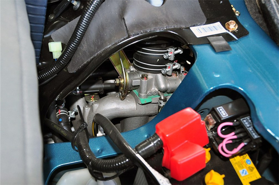 2014款 2.0L MT 新创业先锋实用型 7/9座 引擎底盘