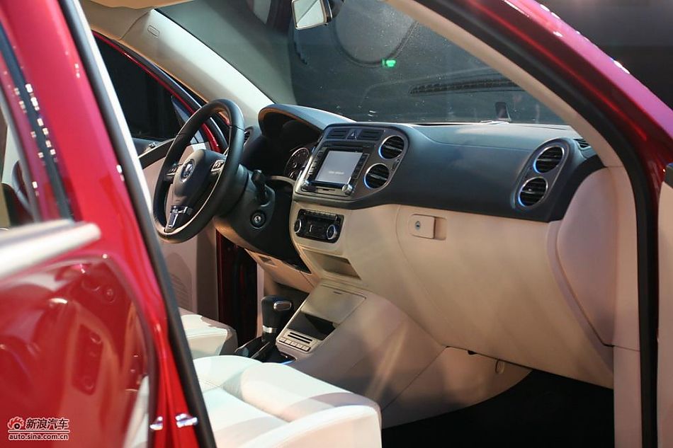 上海大众途观内饰