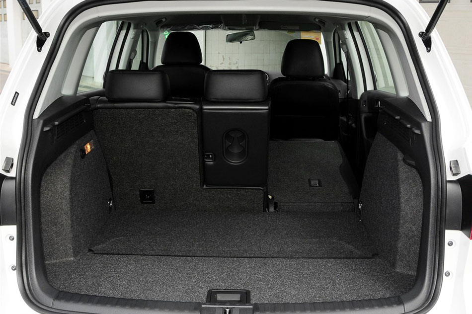 2015款 1.8TSI 自动两驱风尚版 座椅空间