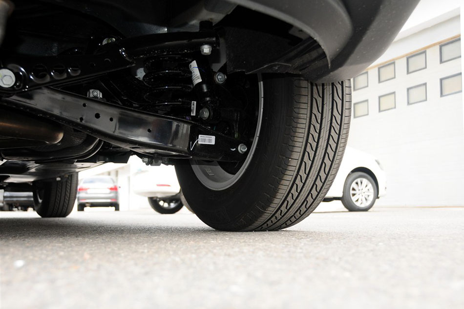 2015款 1.8TSI 自动两驱风尚版 引擎底盘