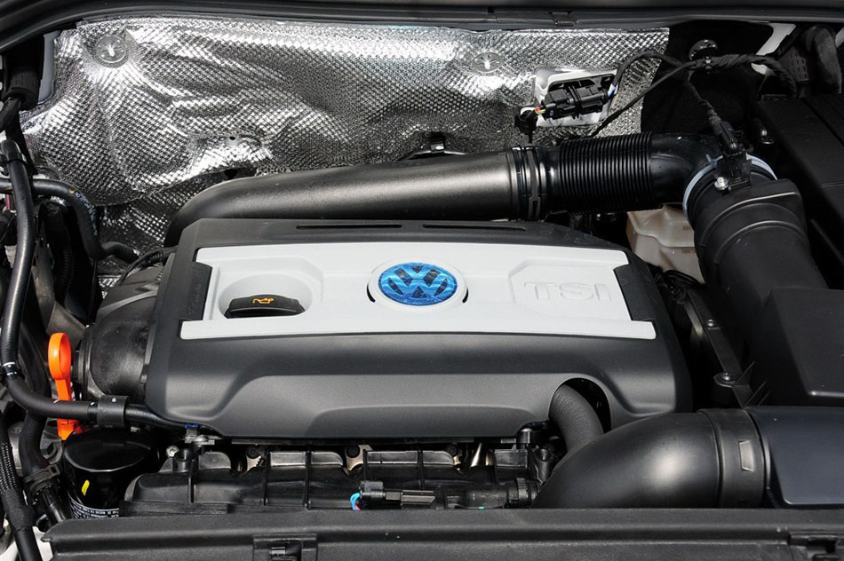 2015款 1.8TSI 自动两驱风尚版 引擎底盘