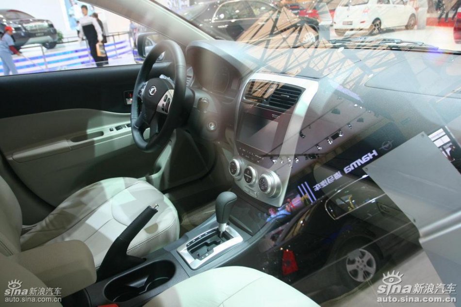 奔腾B50车展实拍图