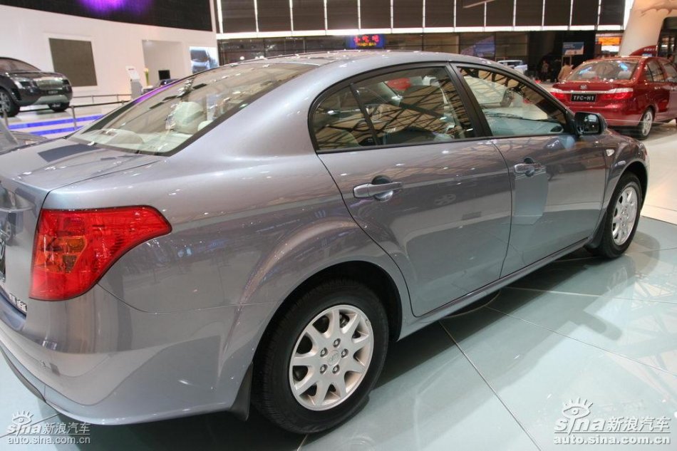 奔腾B50车展实拍图