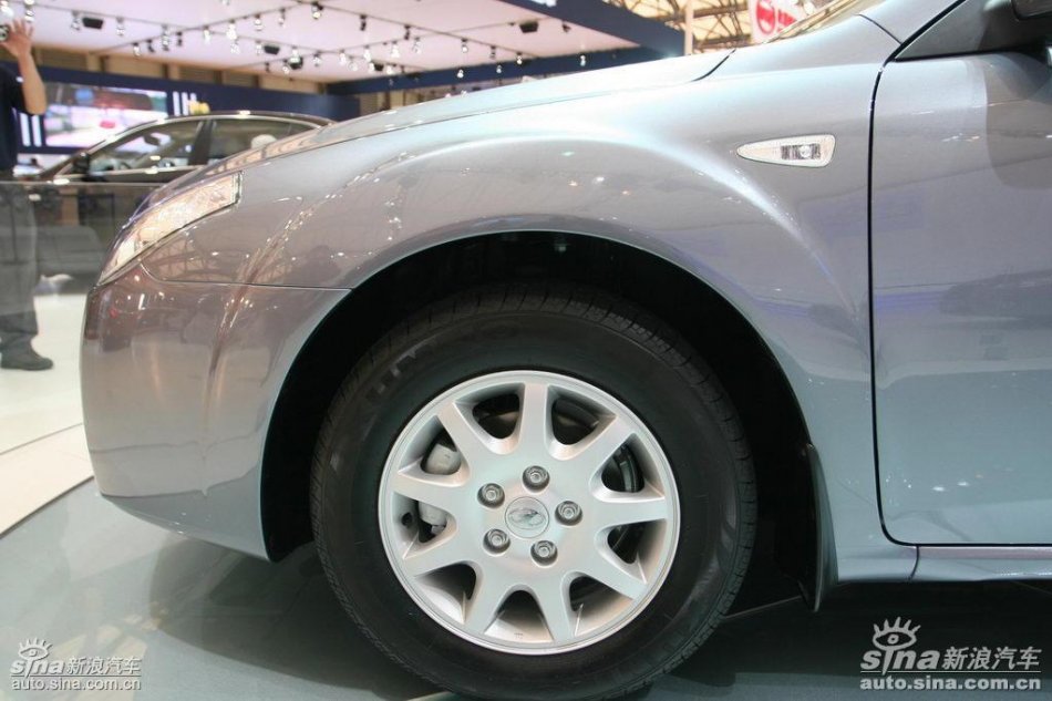 奔腾B50车展实拍图