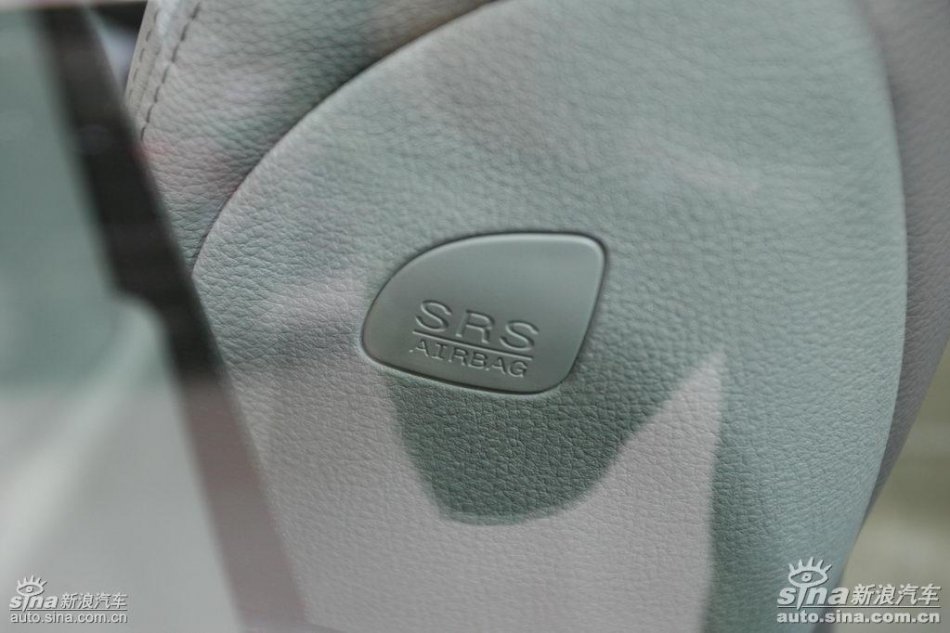 奔腾B50车展实拍图