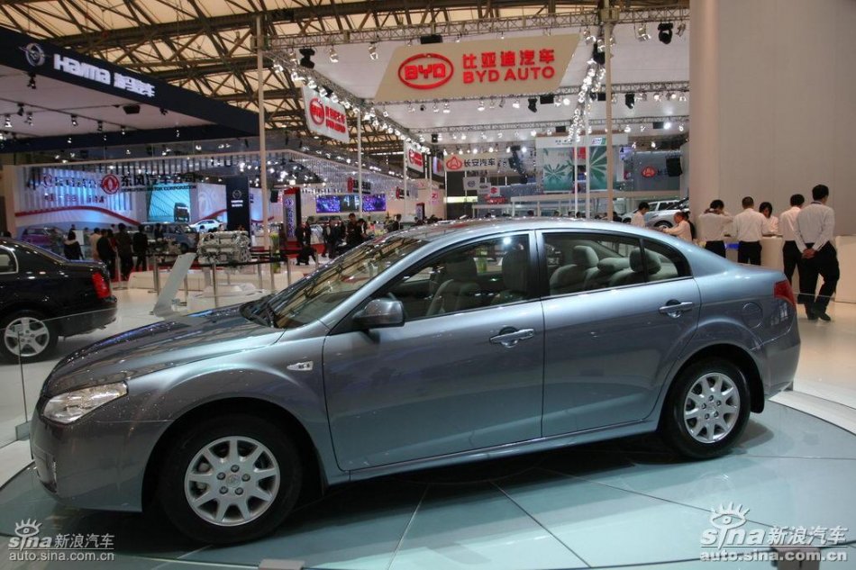 奔腾B50车展实拍图