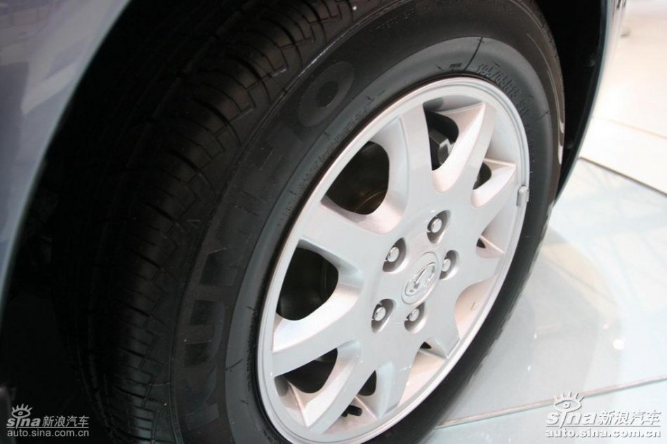 奔腾B50车展实拍图