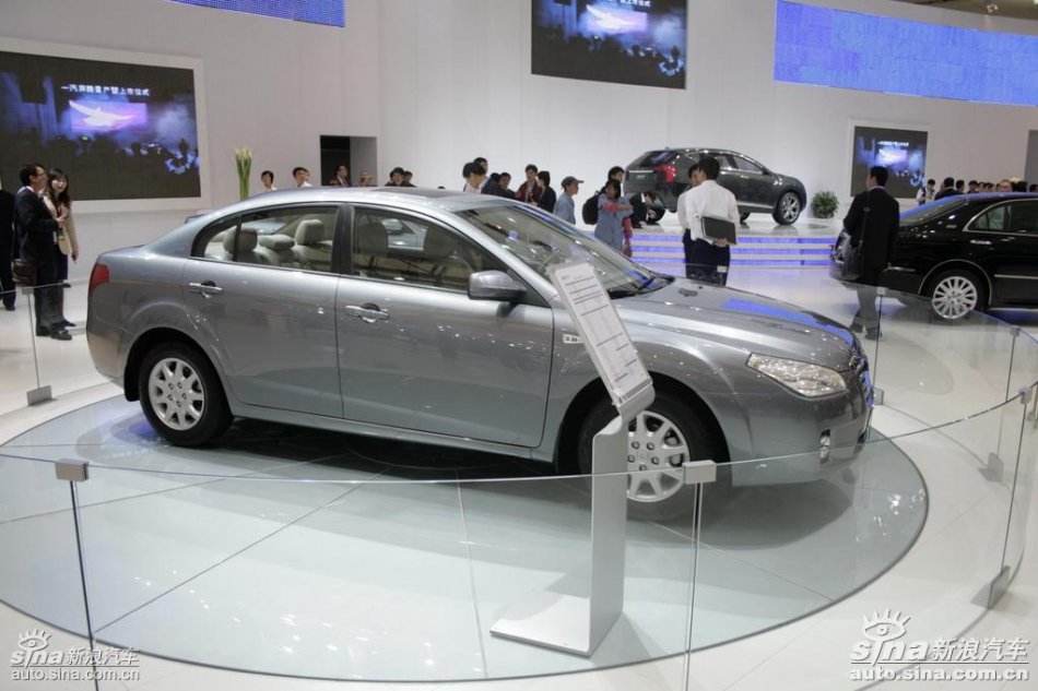 奔腾B50车展实拍图