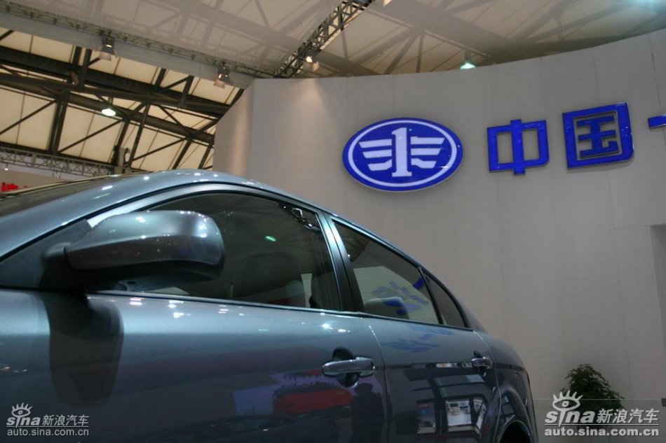 奔腾B50车展实拍图