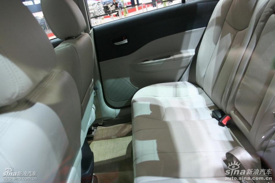 奔腾B50车展实拍图