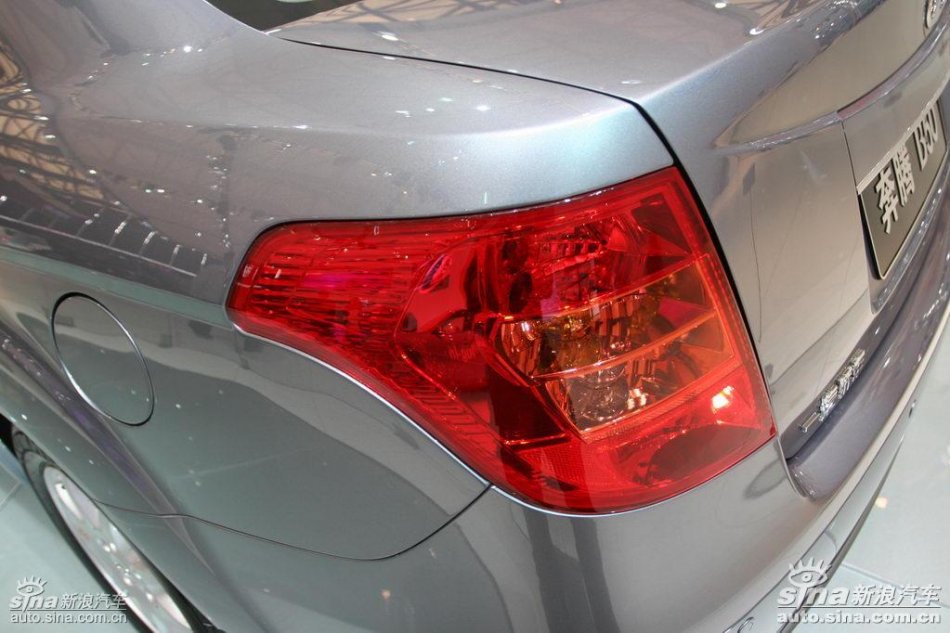 奔腾B50车展实拍图