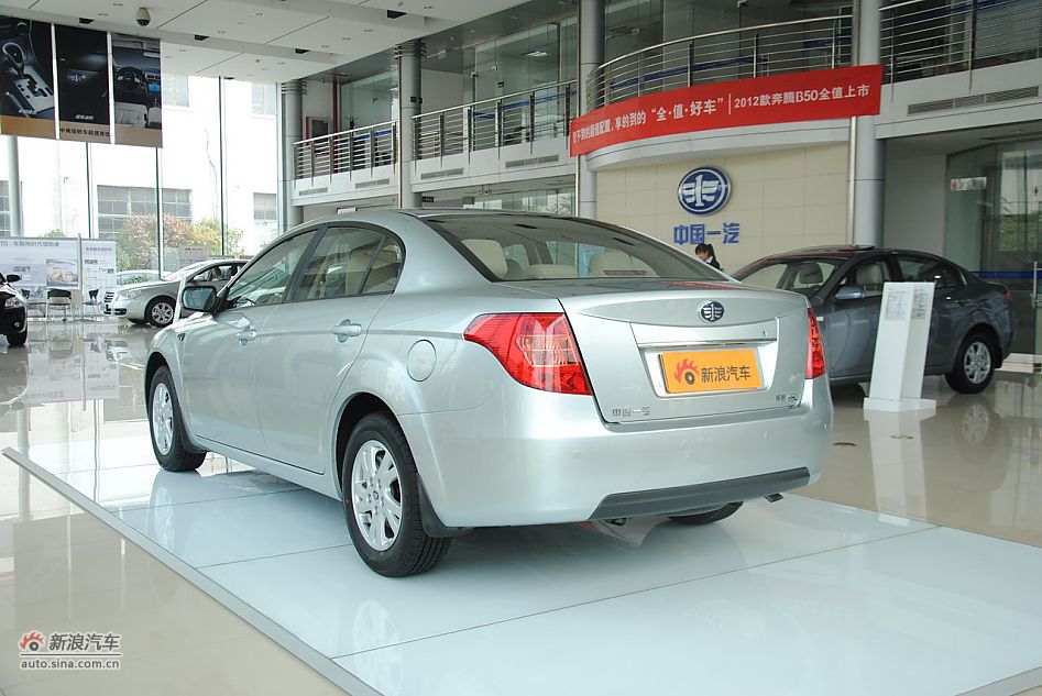 2012款奔腾B50 1.6L手动天窗版