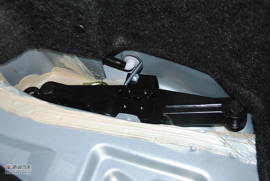 2012款奔腾B50 1.6L手动天窗版