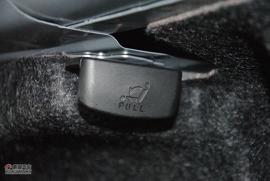 2012款奔腾B50 1.6L手动天窗版