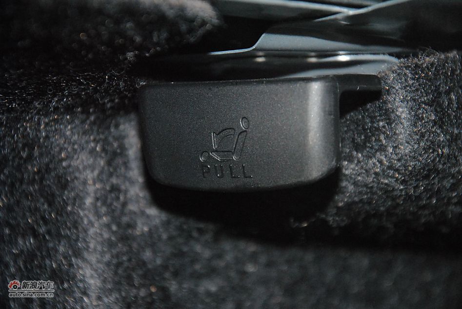 2012款奔腾B50 1.6L手动天窗版