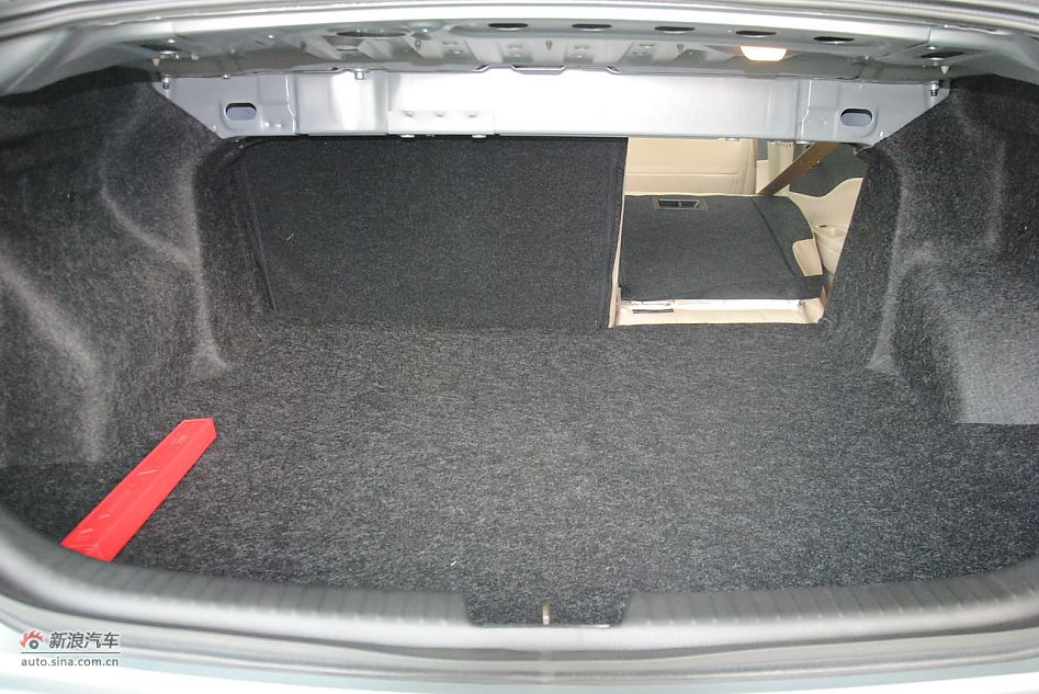 2012款奔腾B50 1.6L手动天窗版