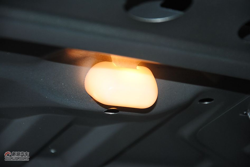 2012款奔腾B50 1.6L手动天窗版