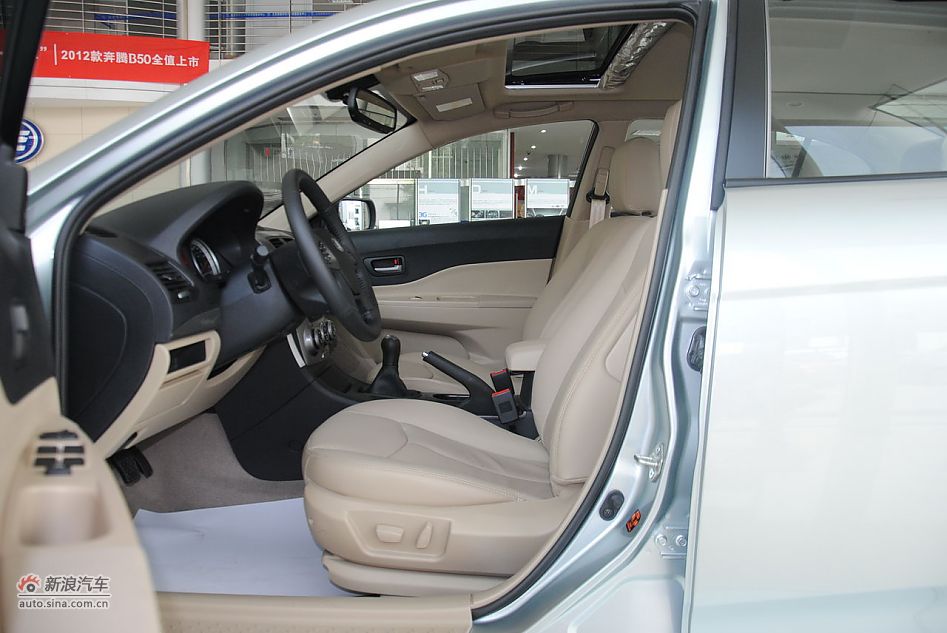 2012款奔腾B50 1.6L手动天窗版