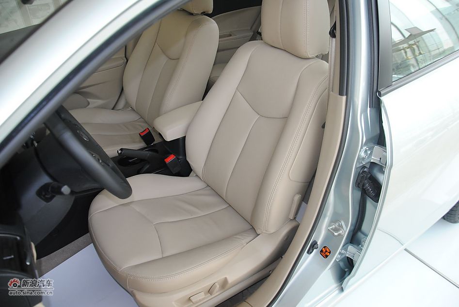 2012款奔腾B50 1.6L手动天窗版