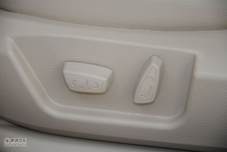 2012款奔腾B50 1.6L手动天窗版