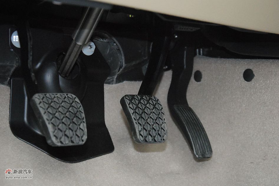 2012款奔腾B50 1.6L手动天窗版