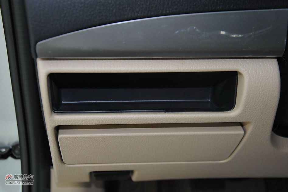 2012款奔腾B50 1.6L手动天窗版