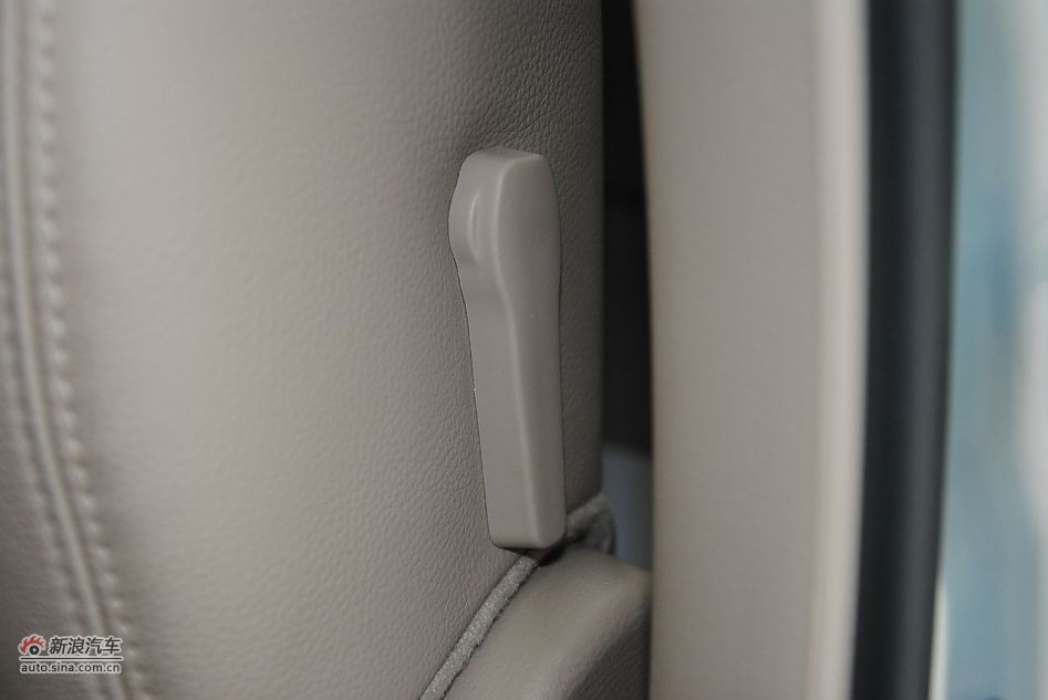 2012款奔腾B50 1.6L手动天窗版