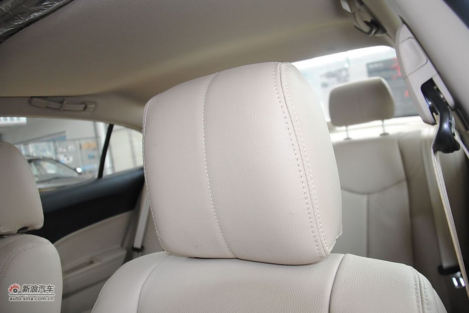 2012款奔腾B50 1.6L手动天窗版