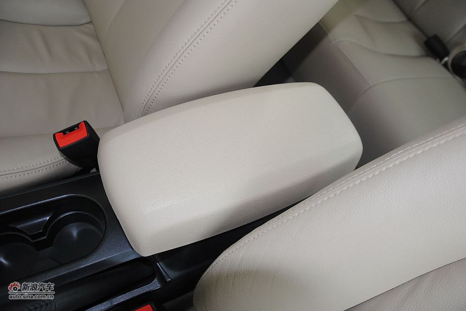 2012款奔腾B50 1.6L手动天窗版