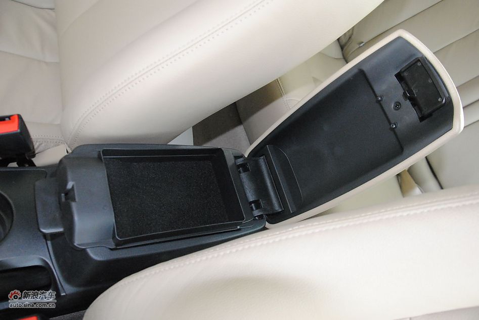 2012款奔腾B50 1.6L手动天窗版