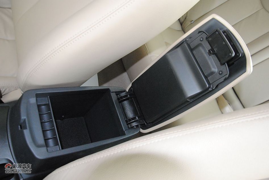 2012款奔腾B50 1.6L手动天窗版