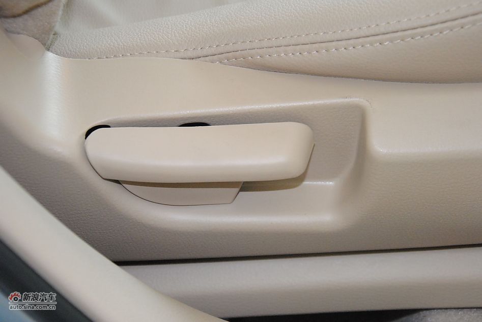 2012款奔腾B50 1.6L手动天窗版