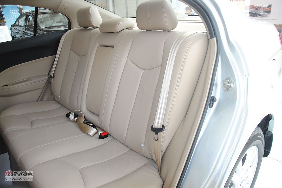 2012款奔腾B50 1.6L手动天窗版