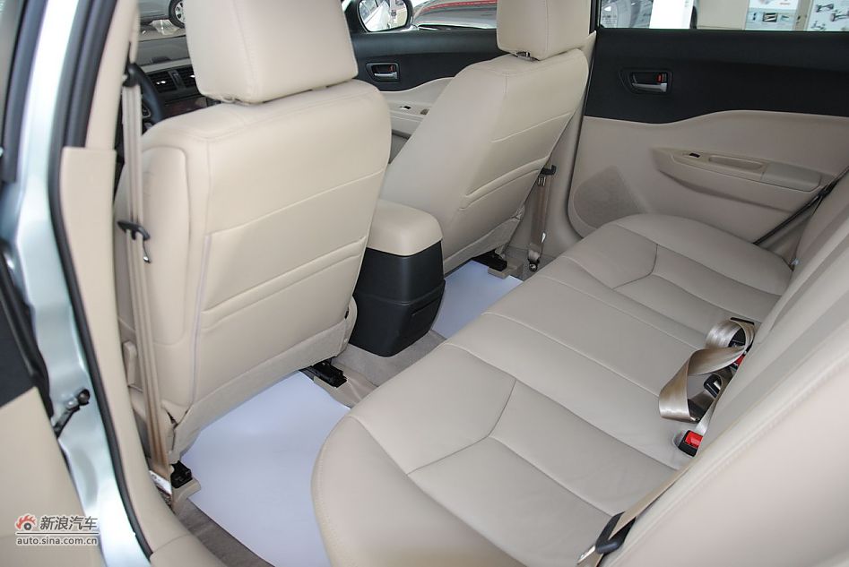 2012款奔腾B50 1.6L手动天窗版