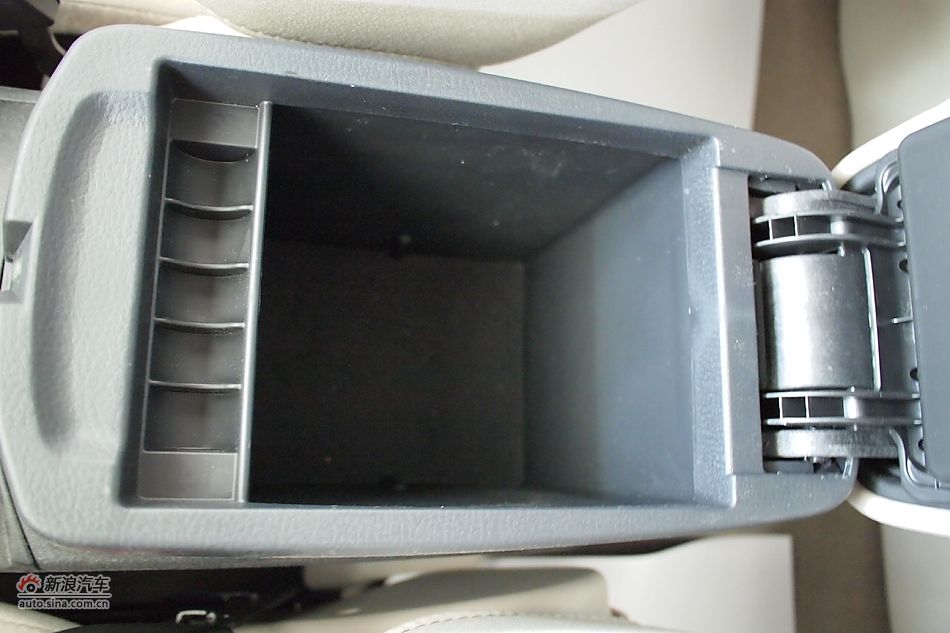 2011款奔腾B50 自动舒适型