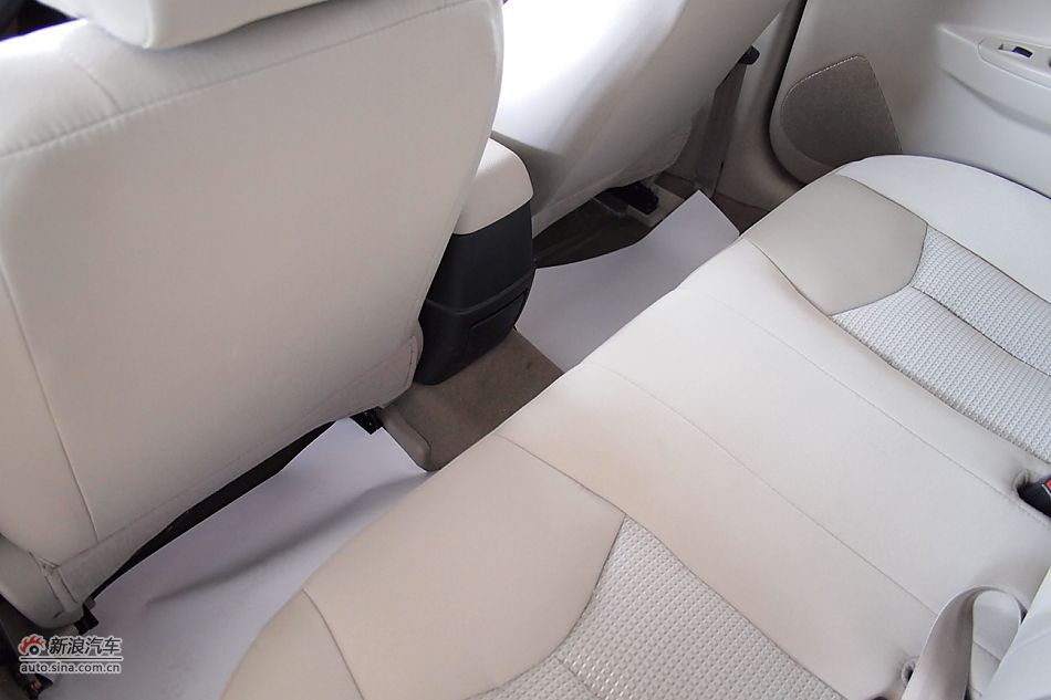 2011款奔腾B50 自动舒适型