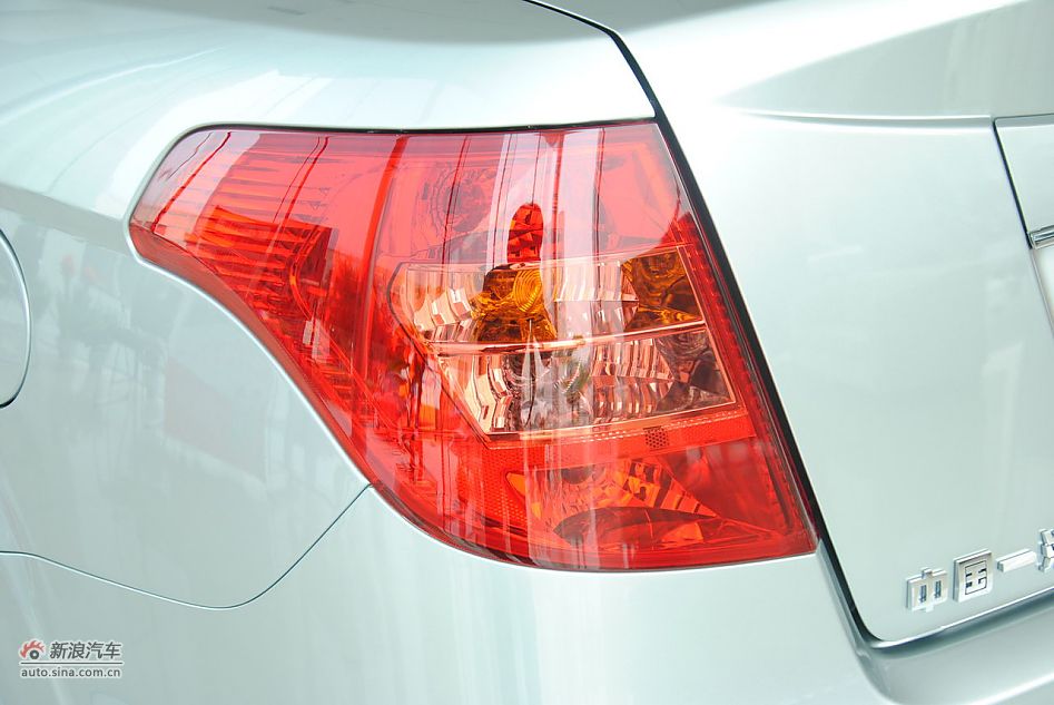 2012款奔腾B50 1.6L手动天窗版