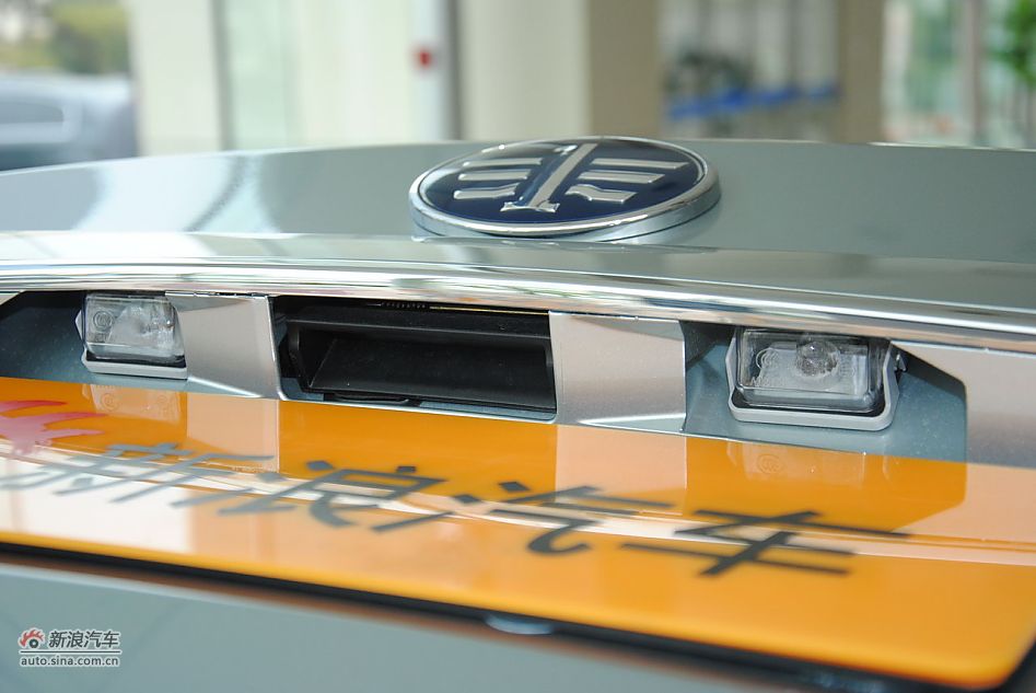 2012款奔腾B50 1.6L手动天窗版