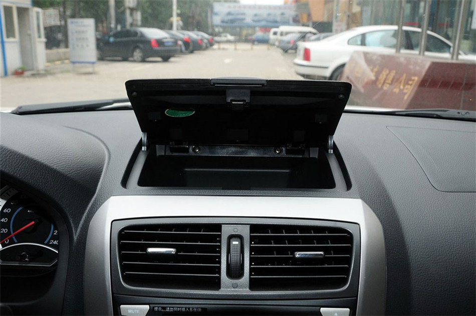 2012款 1.6L MT 时尚型 内饰