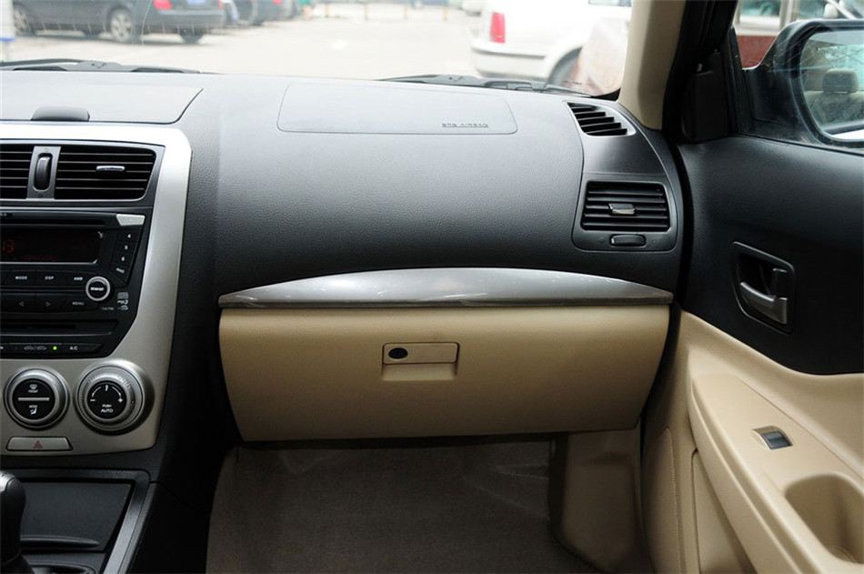 2012款 1.6L MT 时尚型 内饰