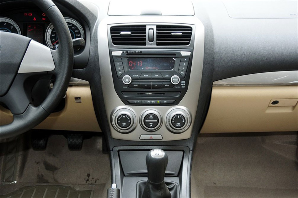 2012款 1.6L MT 时尚型 内饰