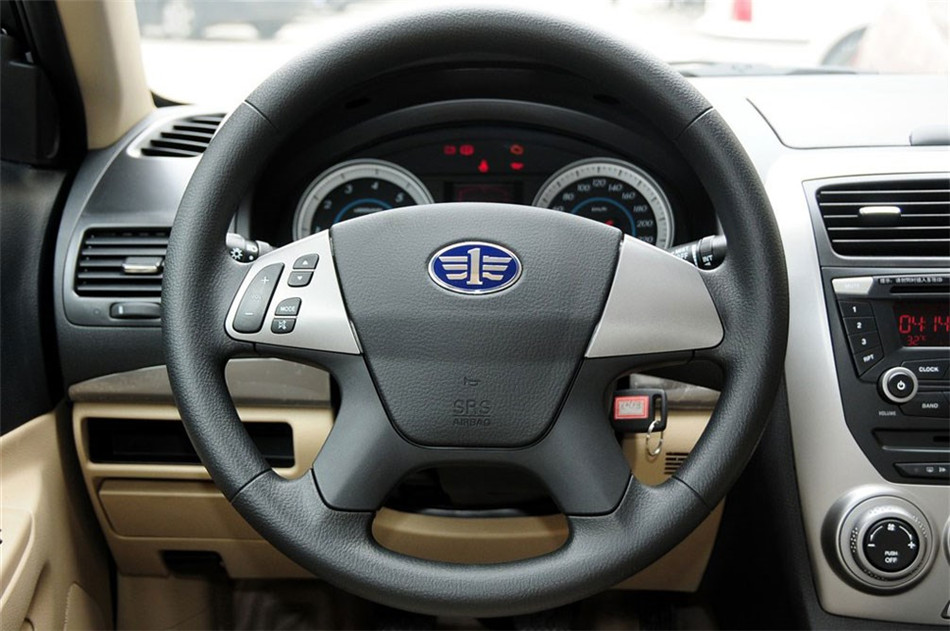 2012款 1.6L MT 时尚型 内饰