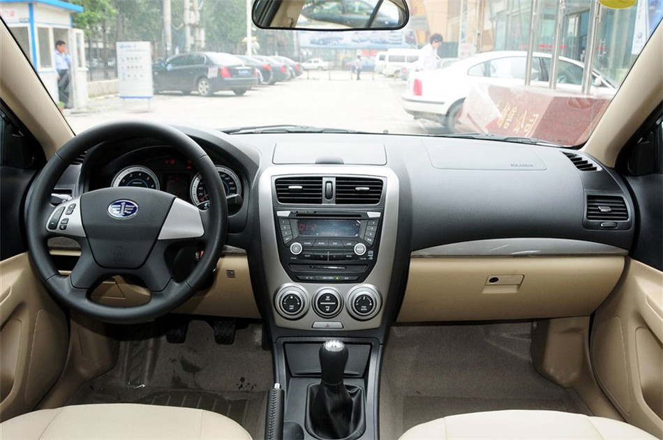 2012款 1.6L MT 时尚型 内饰