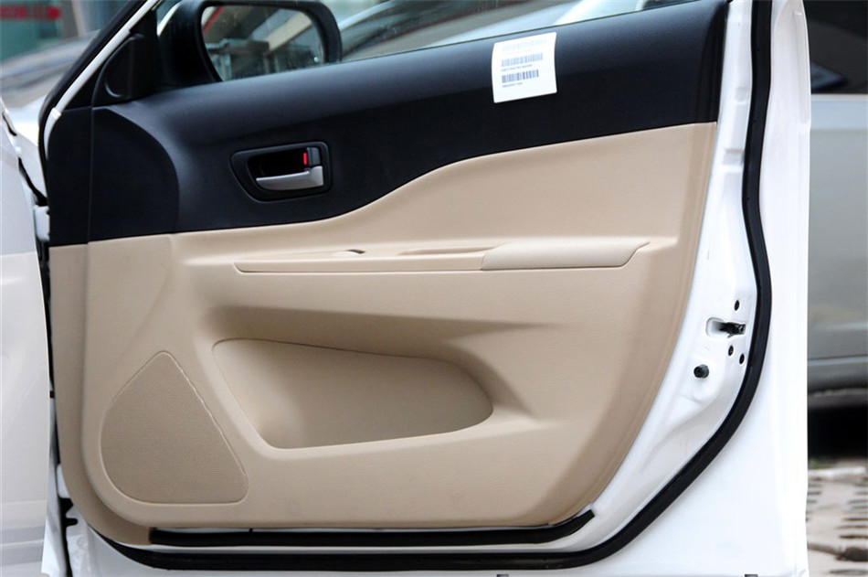 2012款 1.6L MT 时尚型 座椅空间